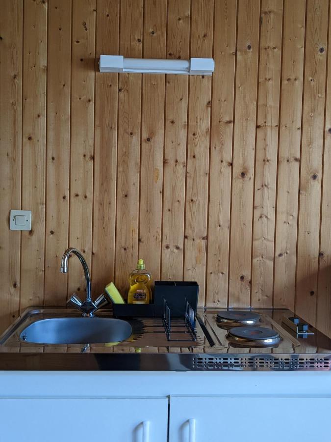 Au Petit Chalet D'Illiers Combray - Salle D'Eau Uniquement Kültér fotó
