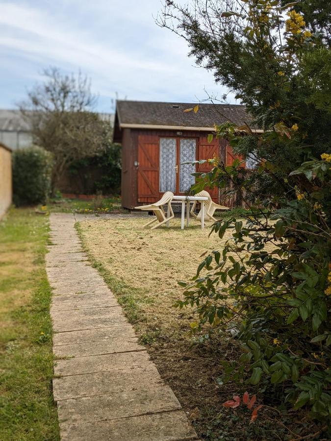 Au Petit Chalet D'Illiers Combray - Salle D'Eau Uniquement Kültér fotó