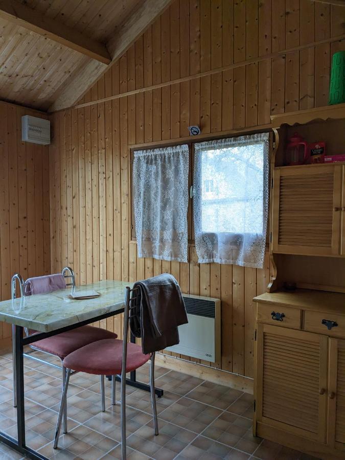 Au Petit Chalet D'Illiers Combray - Salle D'Eau Uniquement Kültér fotó