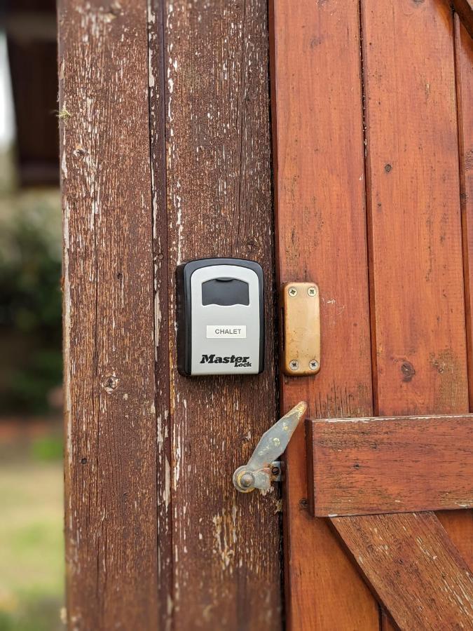 Au Petit Chalet D'Illiers Combray - Salle D'Eau Uniquement Kültér fotó