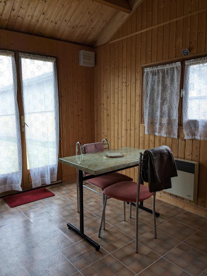 Au Petit Chalet D'Illiers Combray - Salle D'Eau Uniquement Kültér fotó