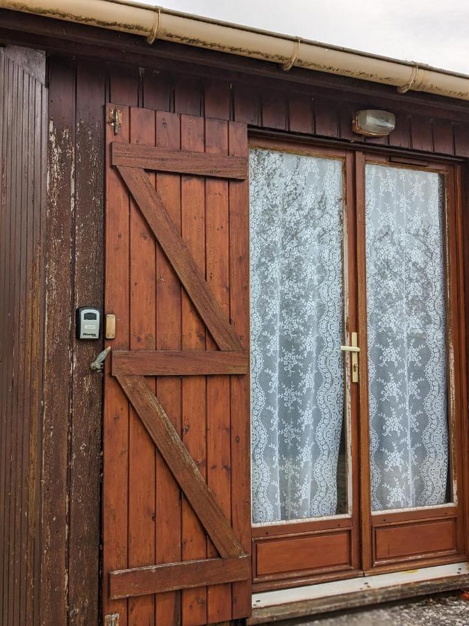 Au Petit Chalet D'Illiers Combray - Salle D'Eau Uniquement Kültér fotó